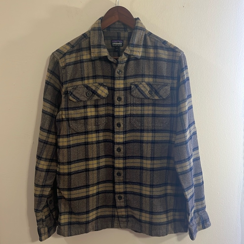 Patagonia men’s long- sleeved organic cotton flannel shirt